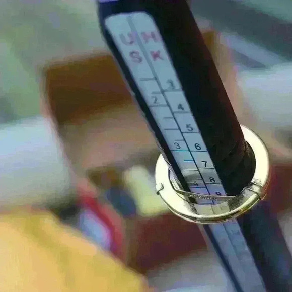 Gold tone black heart ring size4 to  5 adjustable - Picture 15 of 17